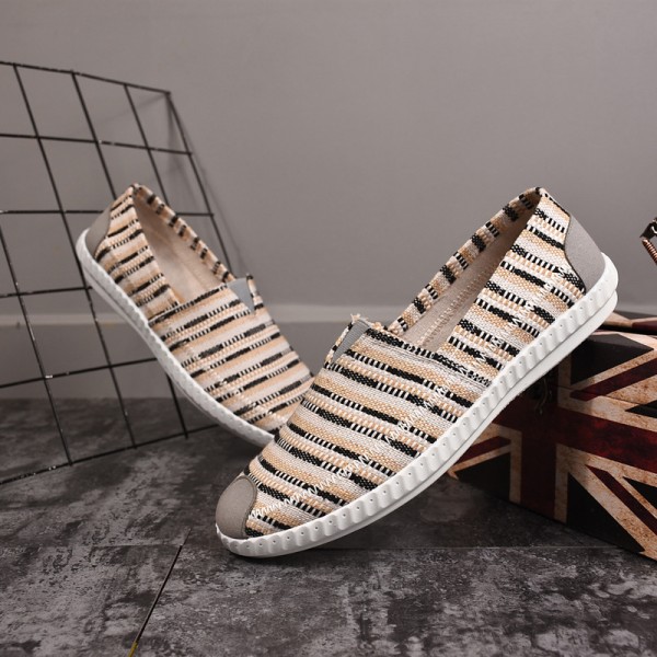 Canvas Men's Shoes Are Breathable, Casual, And Easy To Wear. Dad's Shoes Are Worn With One Foot. Old Beijing Men's Cloth Shoes Are Flat Bottomed, Lightweight, And Lazy. Wholesale Of Men's Shoes